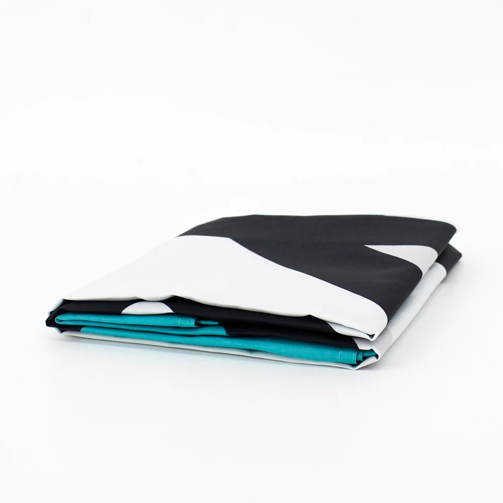 Peace Symbol Flag — Multiple Sizes - FlagsOTW